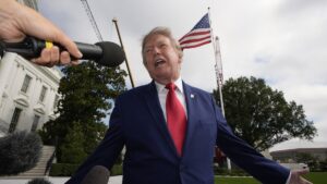 Donald Trump critique les manifestations en France et appelle à fermer les frontières