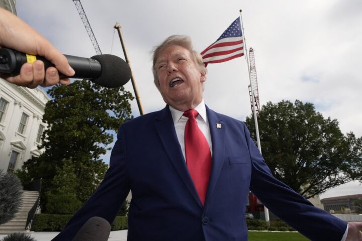 Donald Trump critique les manifestations en France et appelle à fermer les frontières