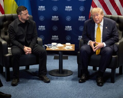 Donald Trump critique l'Ukraine et Zelensky dans un contexte de préparation aux élections américaines