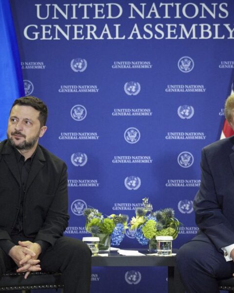 Donald Trump critique sévèrement Zelensky, qualifiant sa collaboration avec l'Ukraine de "plus difficile qu'avec Poutine"