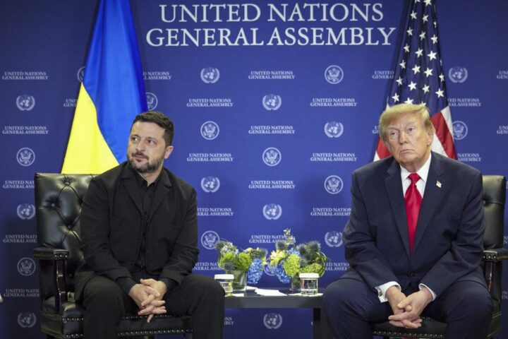 Donald Trump critique sévèrement Zelensky, qualifiant sa collaboration avec l'Ukraine de "plus difficile qu'avec Poutine"