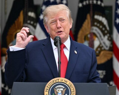 Donald Trump critique Zelensky, qualifiant de honte sa réaction aux frappes russes sur l'Ukraine