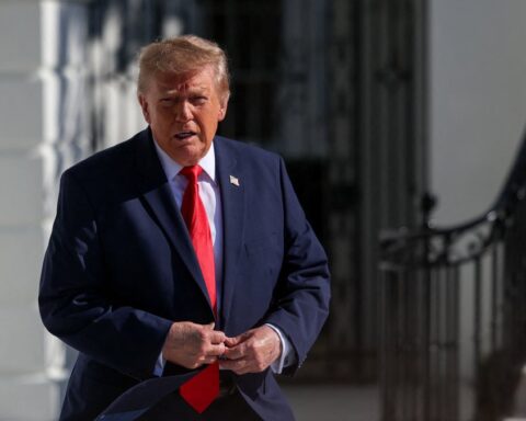 Donald Trump émet un bruit étrange lors d'un meeting en Caroline du Sud