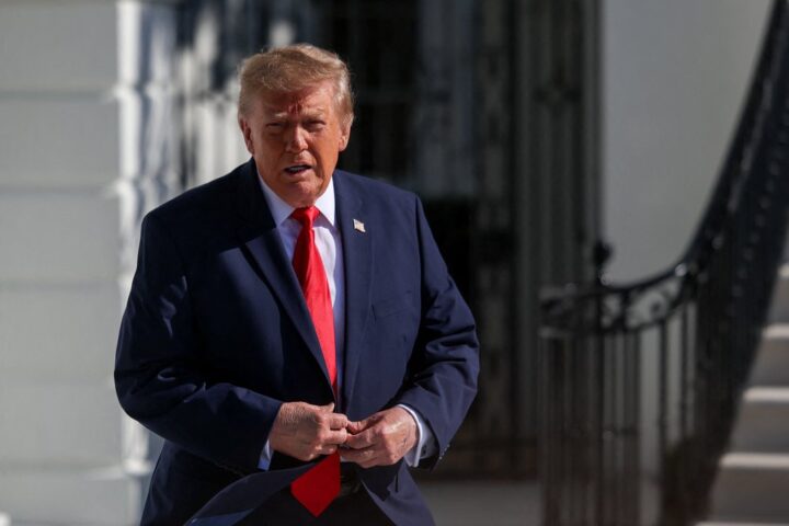 Donald Trump émet un bruit étrange lors d'un meeting en Caroline du Sud
