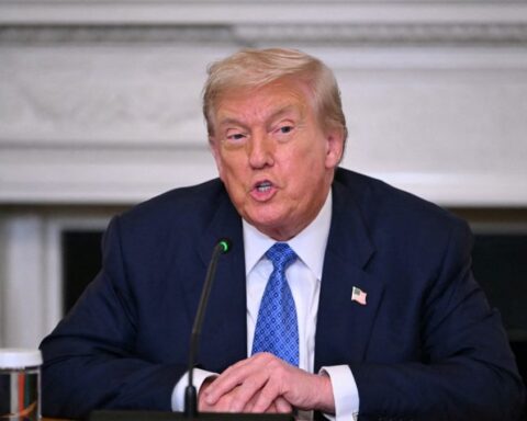 Donald Trump évoque l'immigration de masse en lien avec le mouvement lycéen français