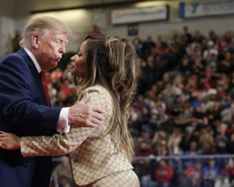 Donald Trump fait des commentaires controversés sur Nicki Minaj lors d'un meeting au Michigan