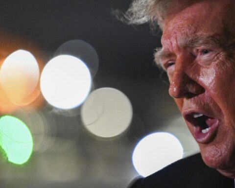 Donald Trump propose de renommer l'océan Atlantique ou Pacifique en son nom lors d'un meeting à Clarksville