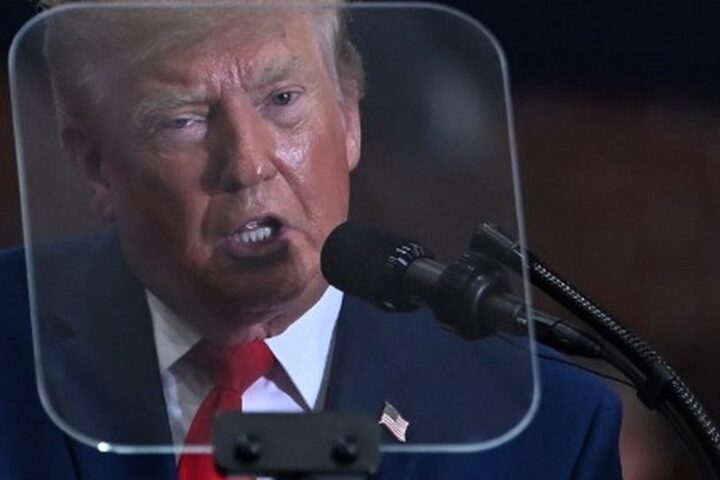Donald Trump qualifie la Norvège de "pays de merde" lors d'un meeting au Michigan