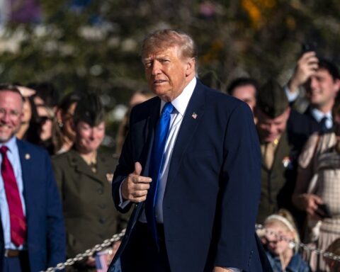 Donald Trump s'interroge sur l'accueil des ressortissants de pays en difficulté lors d'un meeting en Géorgie
