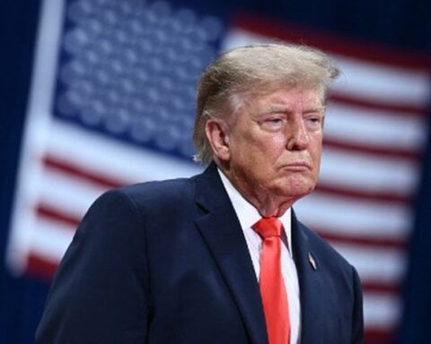 Donald Trump souligne la difficulté des républicains pour les midterms 2026 malgré une chance de victoire