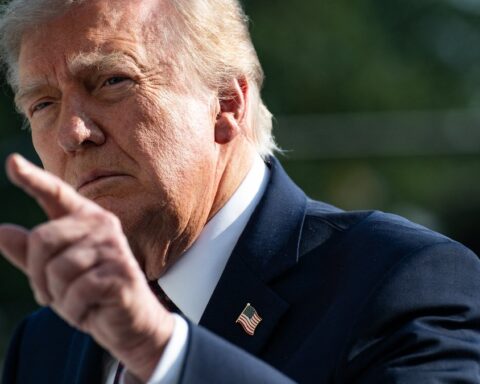 Donald Trump soutient Jaxson Dart, quarterback des Giants face aux critiques pour son geste en mai
