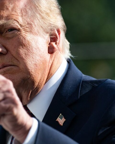 Donald Trump soutient Jaxson Dart, quarterback des Giants face aux critiques pour son geste en mai