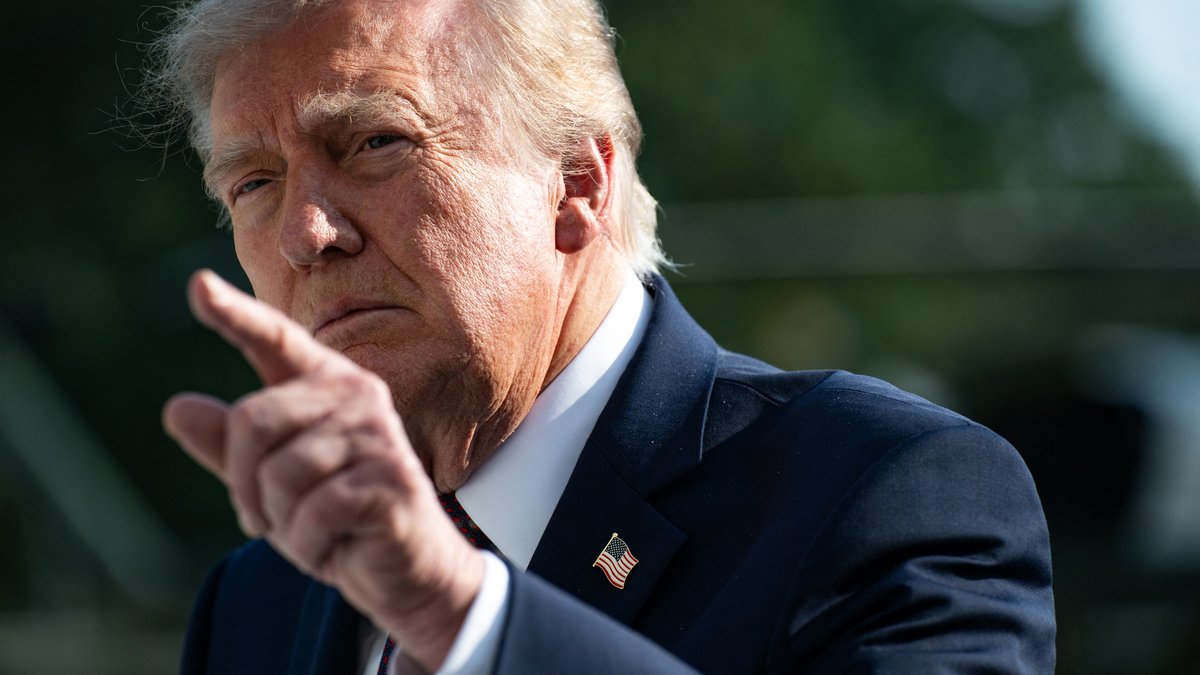 Donald Trump soutient Jaxson Dart, quarterback des Giants face aux critiques pour son geste en mai