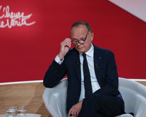 Édouard Philippe confronté à des critiques sur sa réforme des retraites dans « L'Heure de vérité » sur France 2