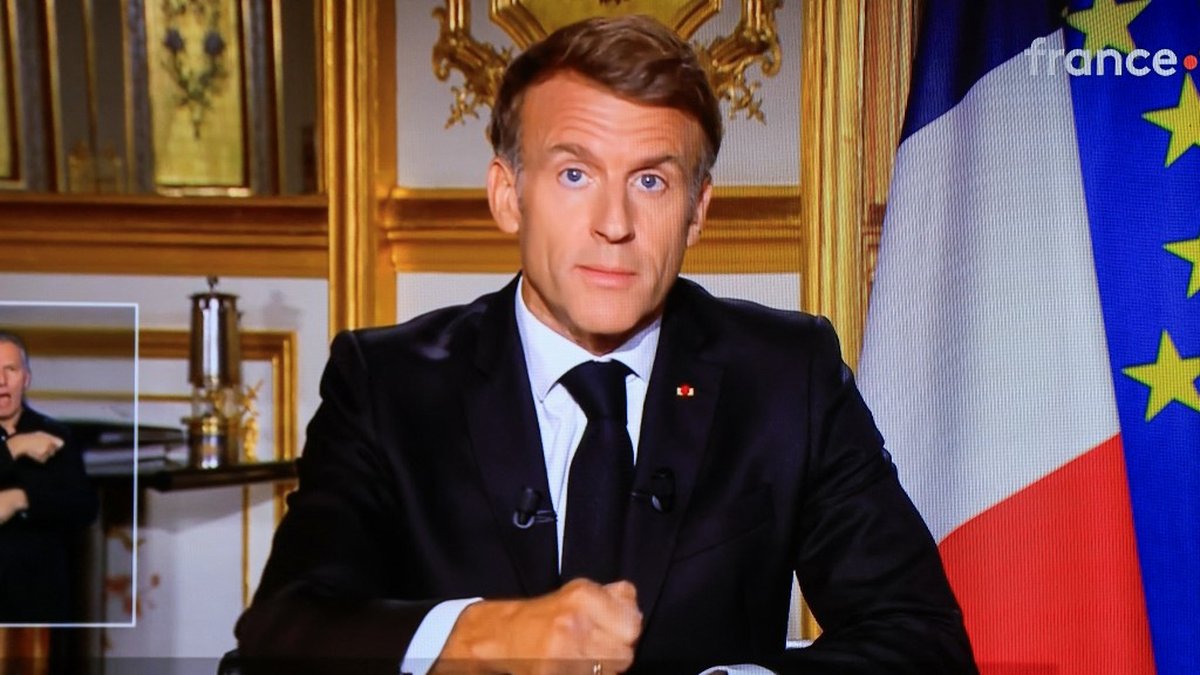 Emmanuel Macron condamne les violences des manifestations du 17 octobre et promet une action ferme envers les casseurs