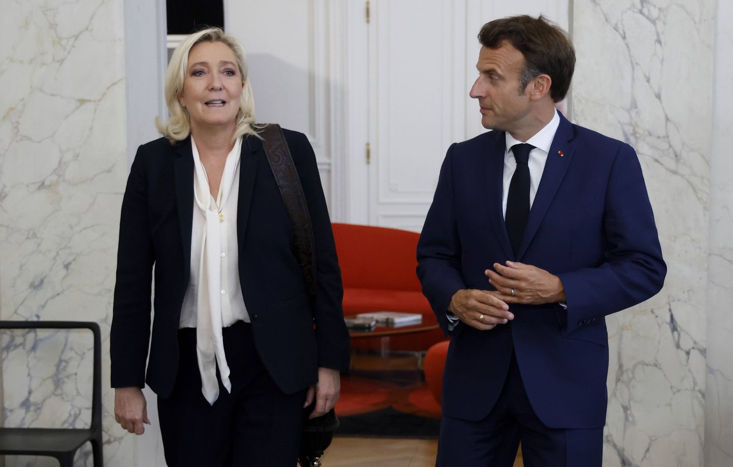 Emmanuel Macron défend l'aide à l'Ukraine face aux critiques de Marine Le Pen 1 Emmanuel Macron défend l'aide à l'Ukraine face aux critiques de Marine Le Pen