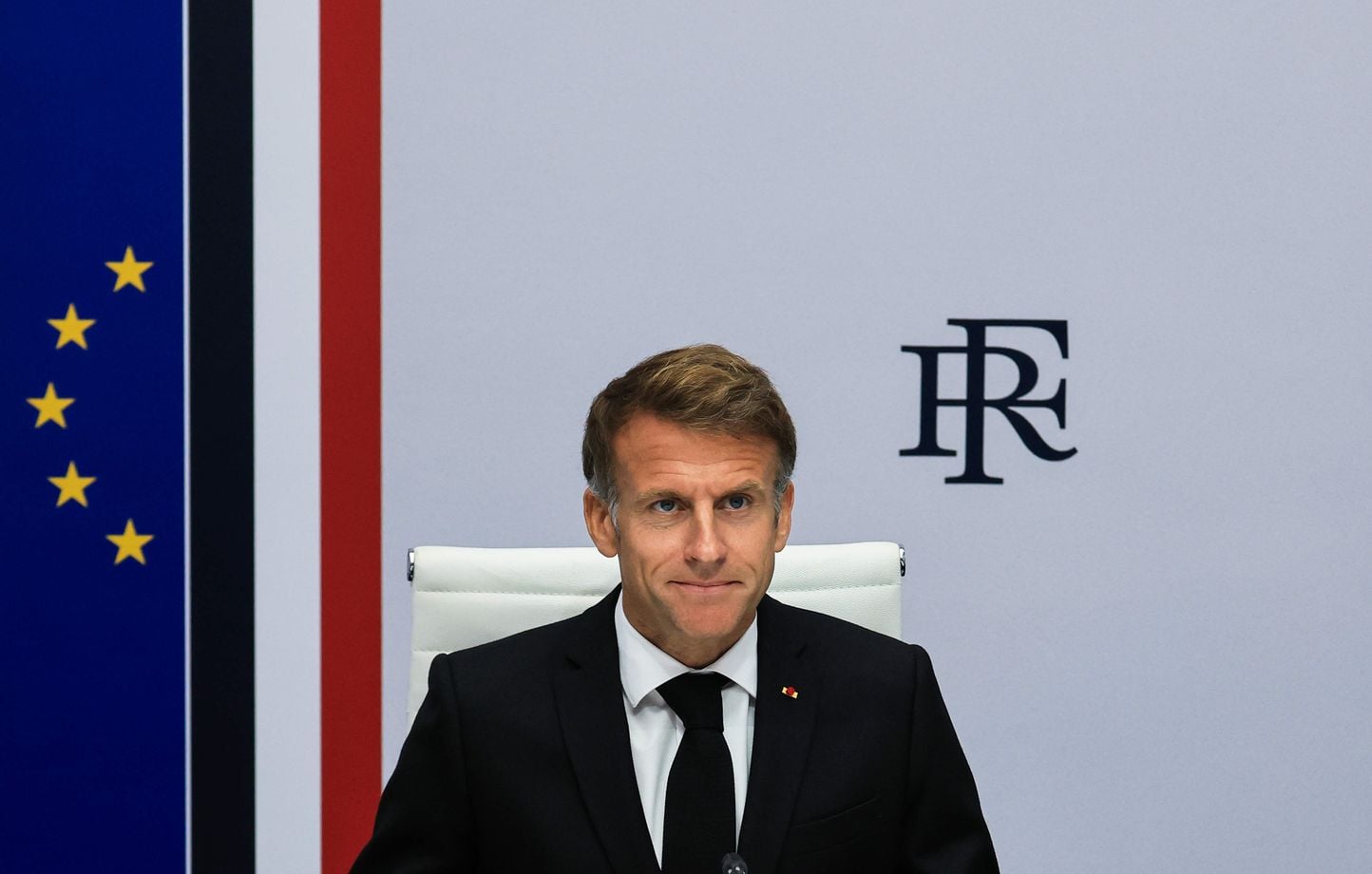 Emmanuel Macron en visite dans le Golfe alors que la France fait face à des violences inédites