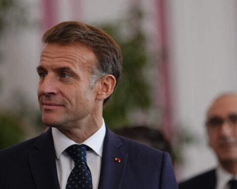 Emmanuel Macron évoque la colère lycéenne et les violences policières lors d'une interview à HugoDécrypte