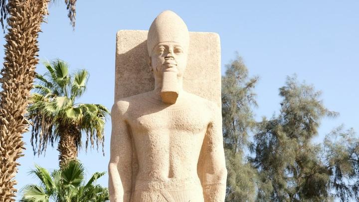 En Égypte, deux statues de Ramsès II découvertes sur une propriété privée à Behebat al-Hijara 1 En Égypte, deux statues de Ramsès II découvertes sur une propriété privée à Behebat al-Hijara