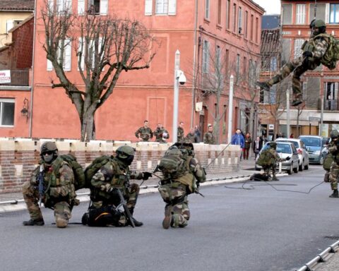 Exercice militaire du 17e RGP à Montauban : des opérations impressionnantes en centre-ville