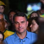 Flavio Bolsonaro, fils de Jair Bolsonaro, surprend lors du premier tour de la présidentielle brésilienne