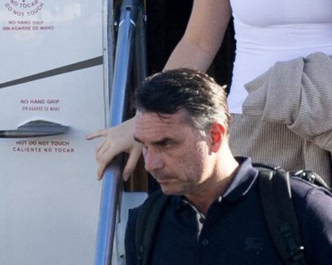 Flavio Bolsonaro quitte le Brésil, victime de "persécution" après sa défaite face à Lula