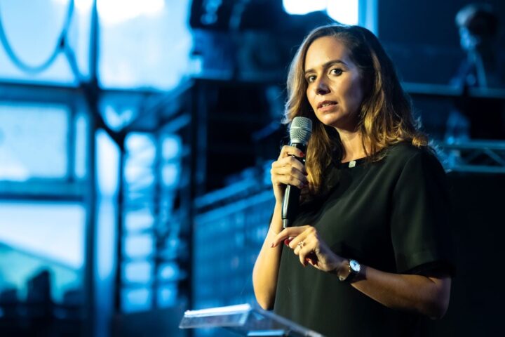 France Info défend ses journalistes après l'interview controversée de Sarah Knafo