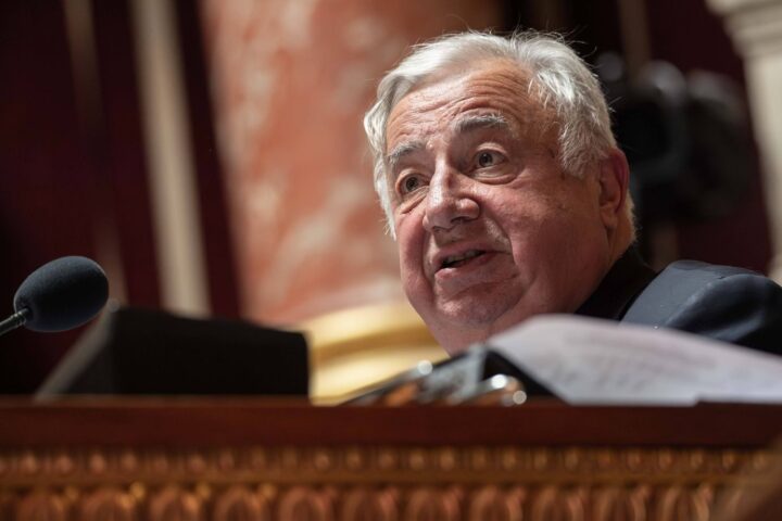 Gérard Larcher évoque une éventuelle interdiction de LFI après les violences du 17 octobre