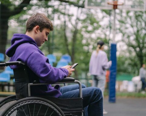 Handicap : 15 000 bénéficiaires verront leur allocation réduite de 600 euros par mois en 2027.