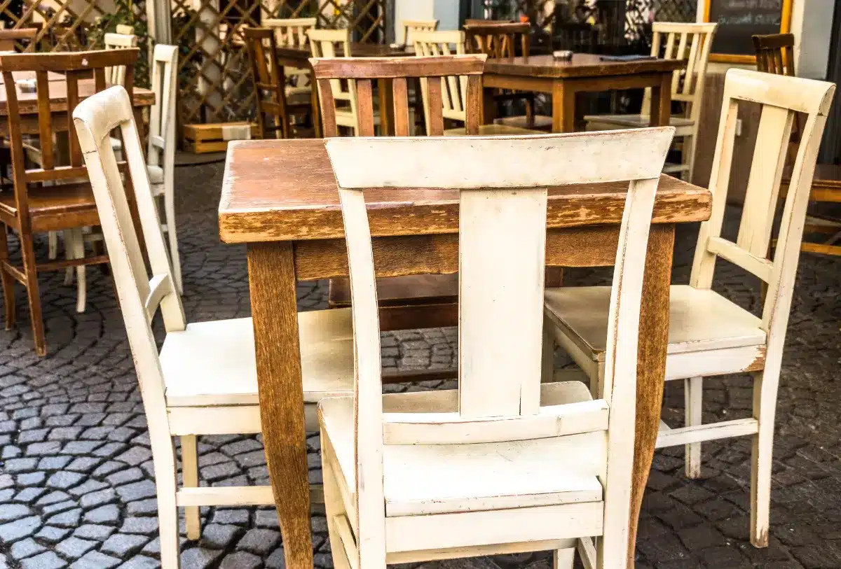 Il pensait acheter une simple table à 30 € chez Emmaüs, mais a découvert un trésor classé patrimoine d'une grande valeur.