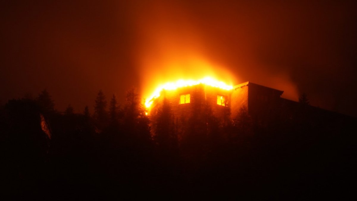 Incendie au Nid d'Aigle en Allemagne : un suspect arrêté après la destruction du site historique