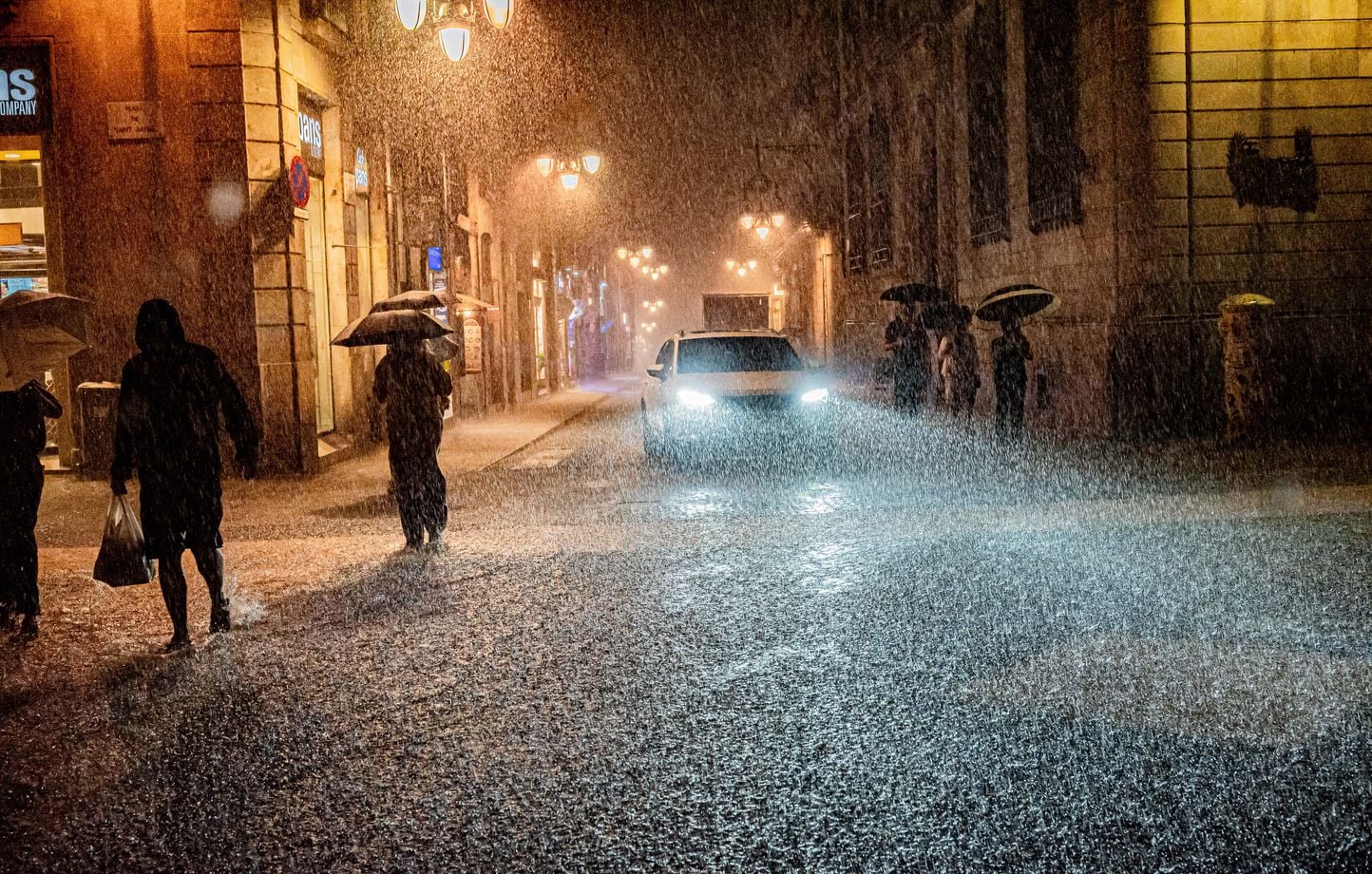 Inondations en Espagne : une femme retrouvée morte près de Barcelone, alertes rouges en Catalogne et Valence 1 Inondations en Espagne : une femme retrouvée morte près de Barcelone, alertes rouges en Catalogne et Valence