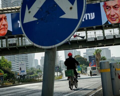 Israël se rend aux urnes alors que Netanyahu défend son pouvoir amid des défis politiques majeurs