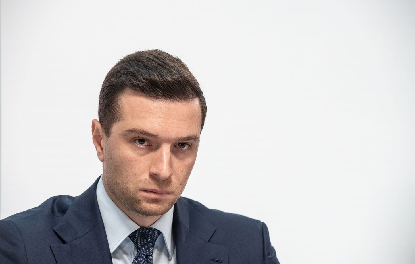 Jordan Bardella accusé d'antisémitisme : un ancien compte Facebook effacé et de nouvelles révélations