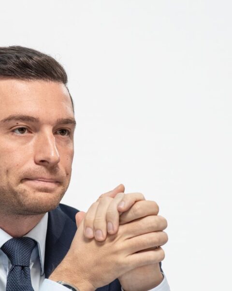 Jordan Bardella dément les accusations d'antisémitisme de Mediapart et promet de porter l'affaire en justice