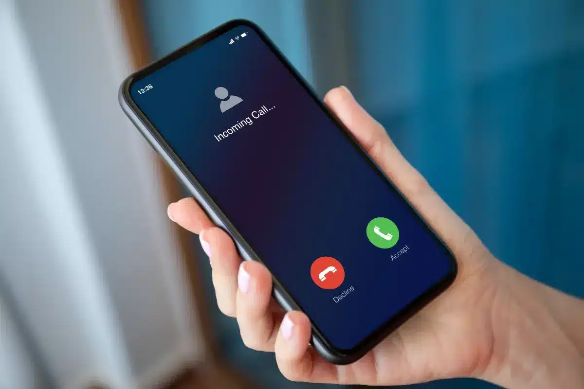 La fin du démarchage téléphonique n'est pas pour demain : découvrez comment les centres d'appels contournent les interdictions en vigueur.