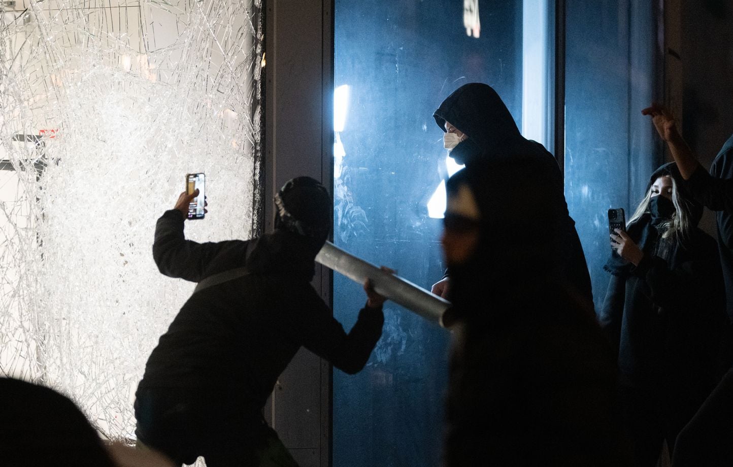 La procureure de Paris remet en question l'attribution des violences du 17 octobre à l'ultragauche 3 La procureure de Paris remet en question l'attribution des violences du 17 octobre à l'ultragauche
