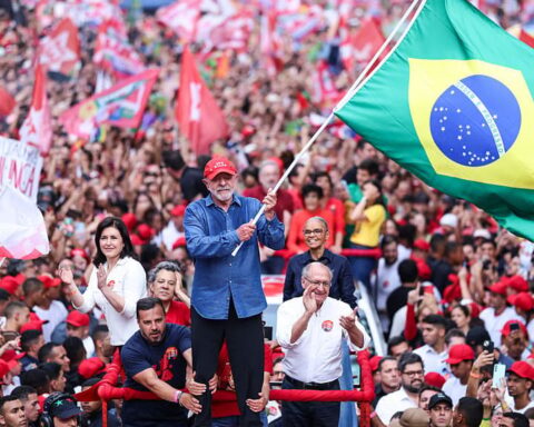 Le Brésil réélu Lula pour un quatrième mandat historique, Bolsonaro refuse de concéder
