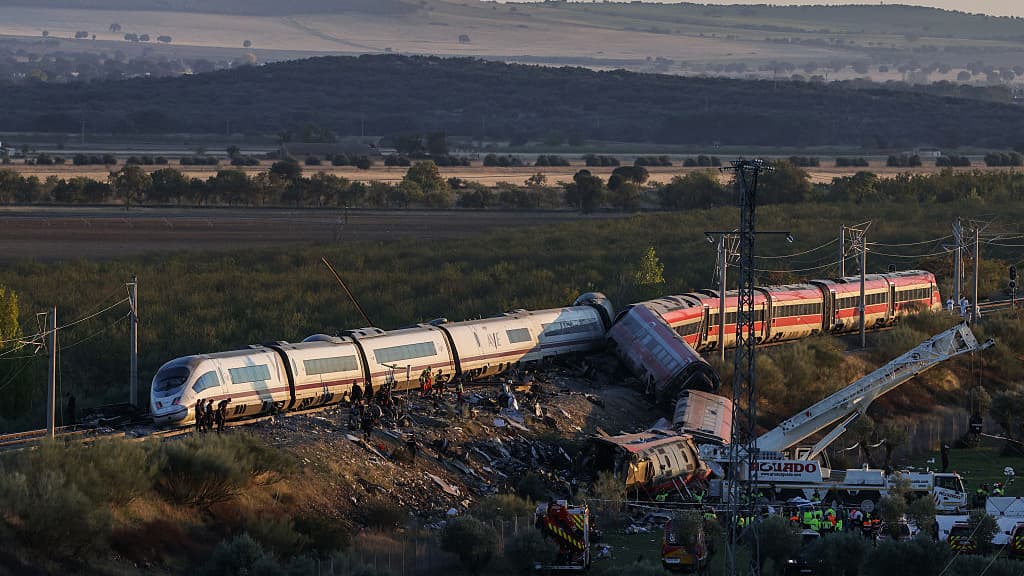 Le ministre espagnol des Transports attribue le crash de train ayant tué 68 personnes à une erreur ‘inexplicable’ 1 Le ministre espagnol des Transports attribue le crash de train ayant tué 68 personnes à une erreur ‘inexplicable’