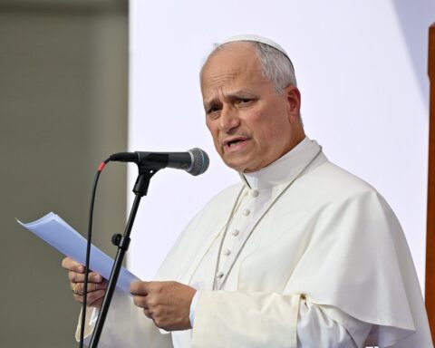 Le pape Léon XIV opéré avec succès d'un cancer du poumon à Rome