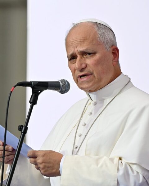 Le pape Léon XIV opéré avec succès d'un cancer du poumon à Rome