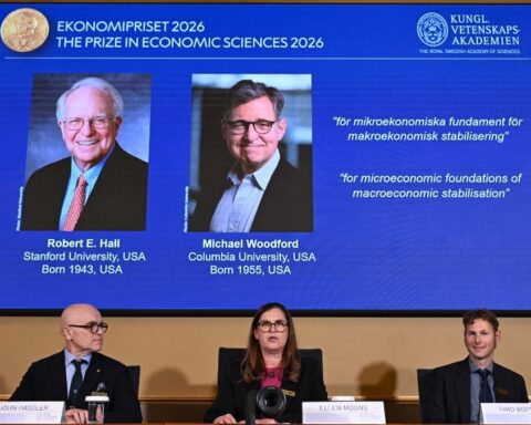 Le prix Nobel d'économie 2026 attribué aux Américains Michael Woodford et Robert Hall pour leurs modèles de stabilisation économique