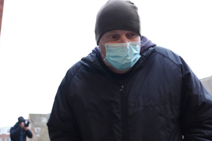 Le procès de Philip Young, accusé d'avoir drogué sa femme pour la soumettre à des viols, s'ouvre en Angleterre