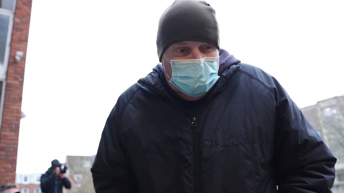 Le procès de Philip Young, accusé d'avoir drogué sa femme pour la soumettre à des viols, s'ouvre en Angleterre