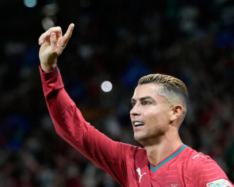 Lens retrouve la victoire face à Lyon, tandis que la Fédération portugaise de football engage une procédure disciplinaire à l'encontre de Ronaldo.