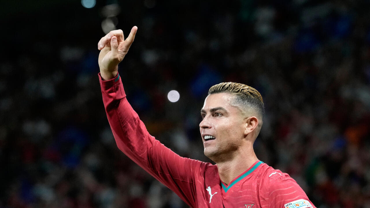 Lens retrouve la victoire face à Lyon, tandis que la Fédération portugaise de football engage une procédure disciplinaire à l'encontre de Ronaldo. 1 Lens retrouve la victoire face à Lyon, tandis que la Fédération portugaise de football engage une procédure disciplinaire à l'encontre de Ronaldo.