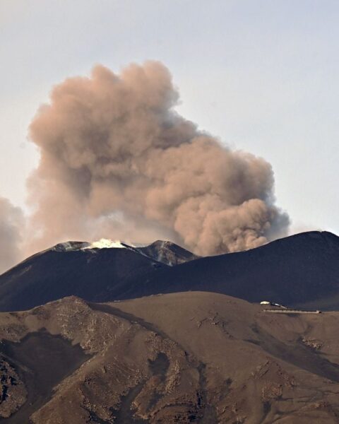 L'éruption de l'Etna soulève des questions sur les émissions de CO2 par rapport aux activités humaines