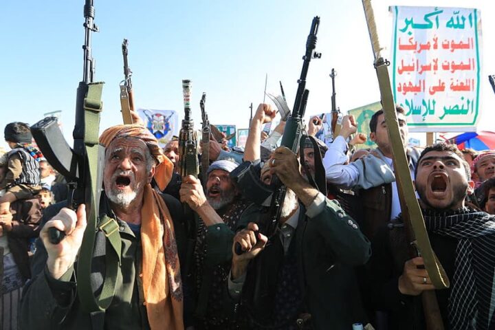 Les Houthis intensifient leurs attaques contre les aéroports saoudiens, mettant la pression sur Riyad