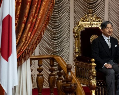 Les réformes japonaises sur la succession impériale suscitent des critiques et des démarches juridiques