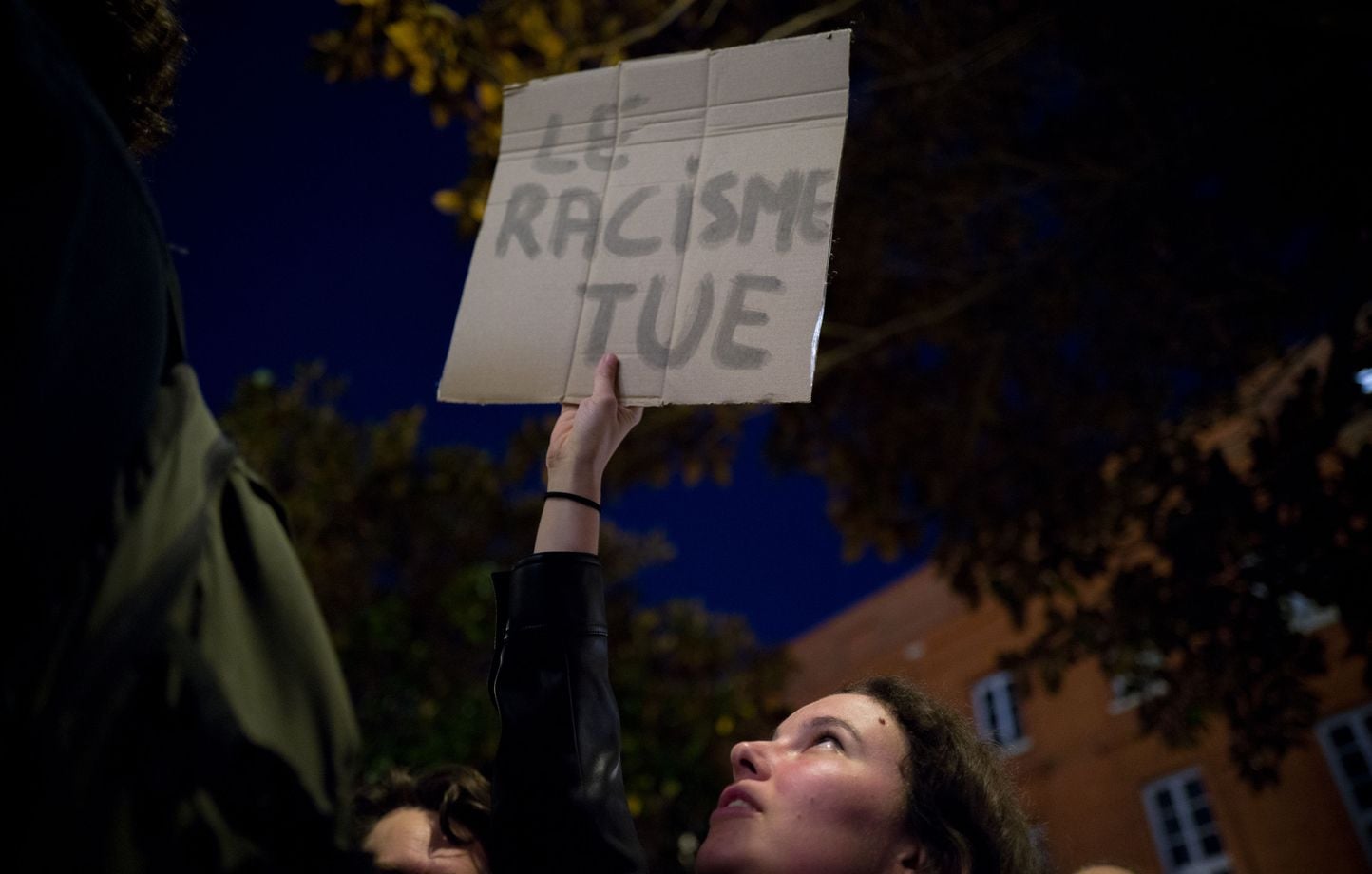 LFI dénonce des manifestations néofascistes à Paris après l'attentat raciste de Trappes